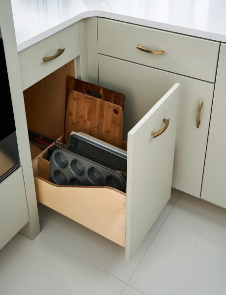 https://www.designcraftcabinets.com/wp-content/uploads/2019/02/Pull-Out-Tray-Divider-Base2-460x600.jpg